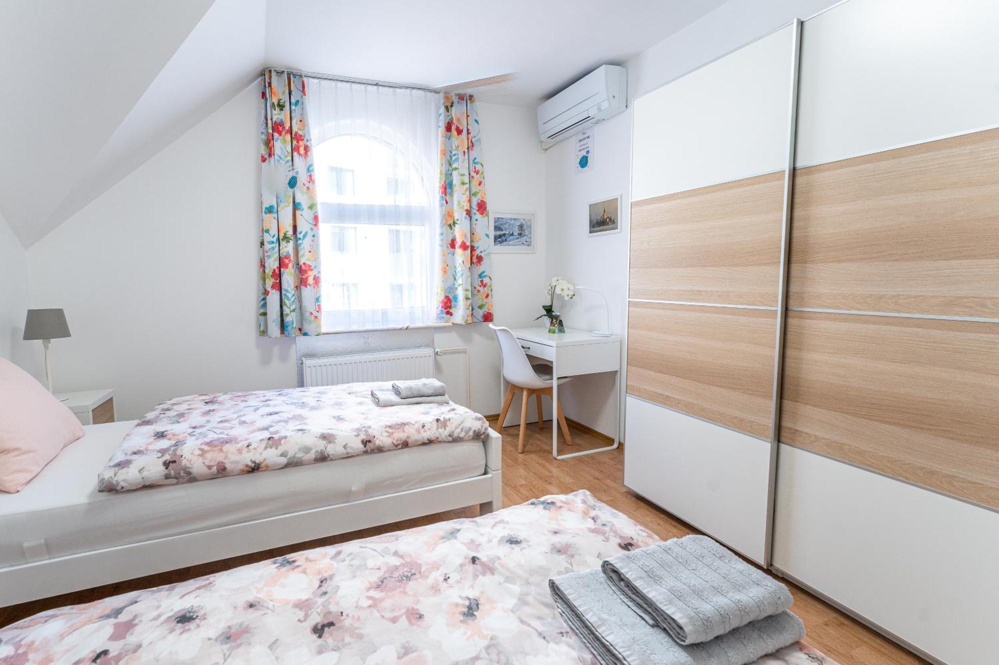 Rooms Mocilnik Бегунье-на-Гореньскем Экстерьер фото