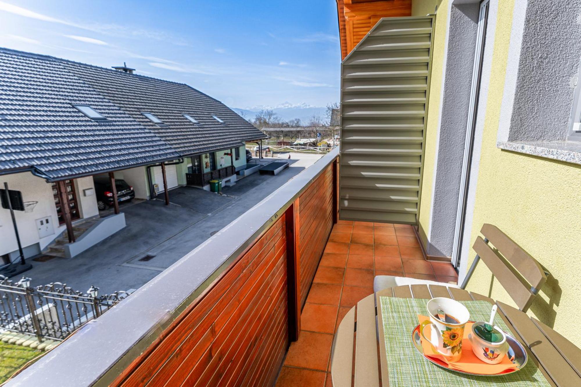 Rooms Mocilnik Бегунье-на-Гореньскем Экстерьер фото